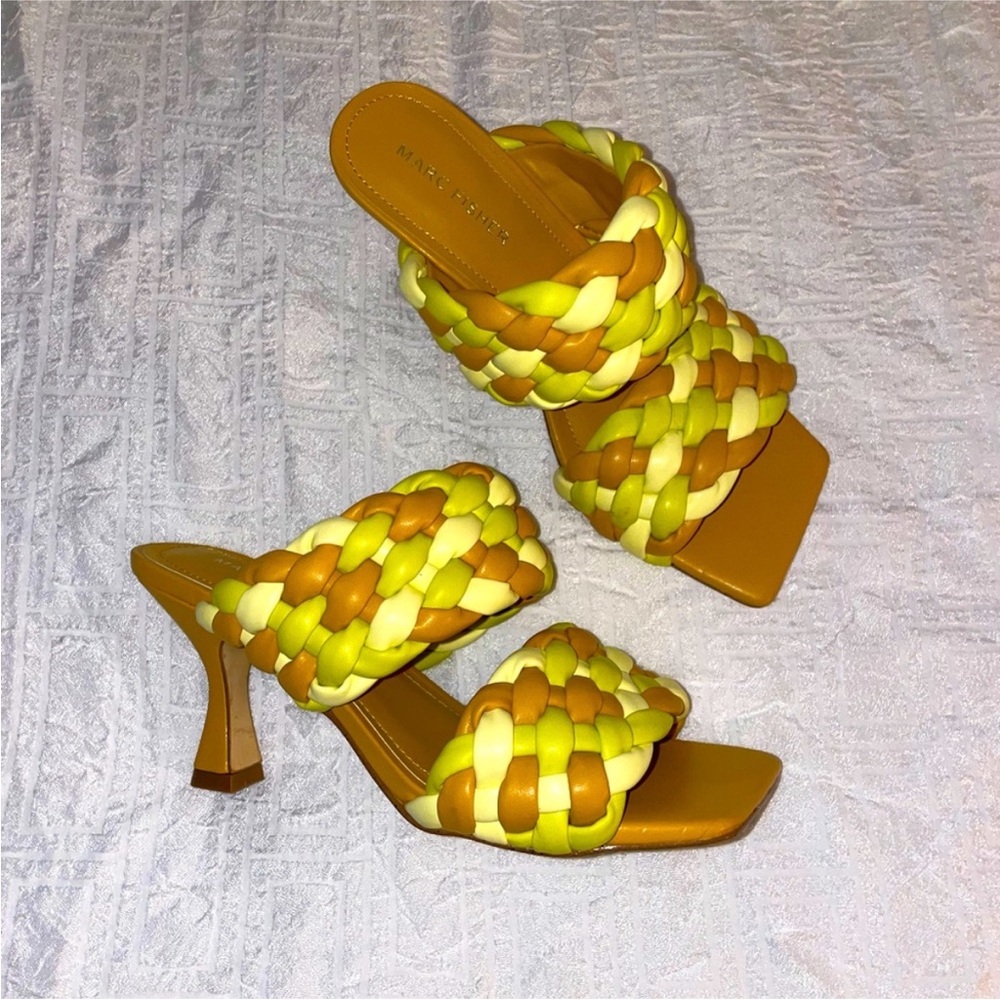NWT Marc Fisher Toree Yellow Puff Woven Square Toe Heeled Sandals 6.5 - Picture 2 of 9